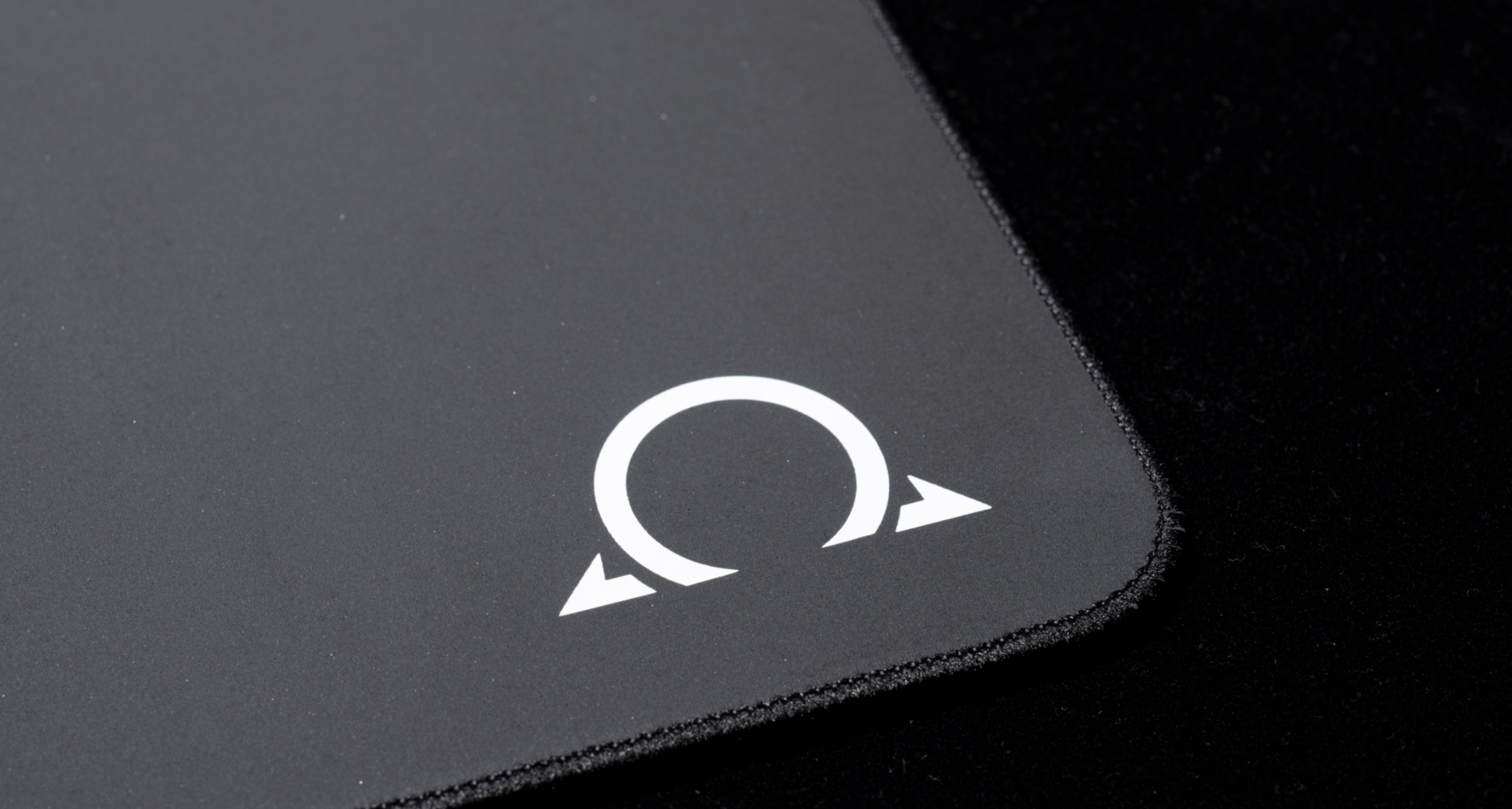 玻璃墊手感和壽命的布墊？最讓我驚訝的鼠標墊之一 壁虎歐米伽