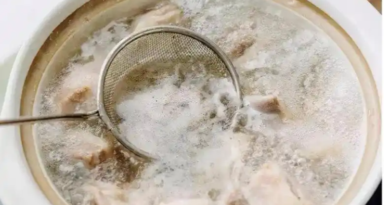 燉肉浮沫是精華還是髒東西？要不要撇掉？