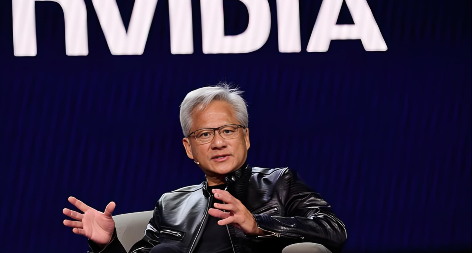 黃仁勳罕見長文：定義AI五層蛋糕，預言APP將消失