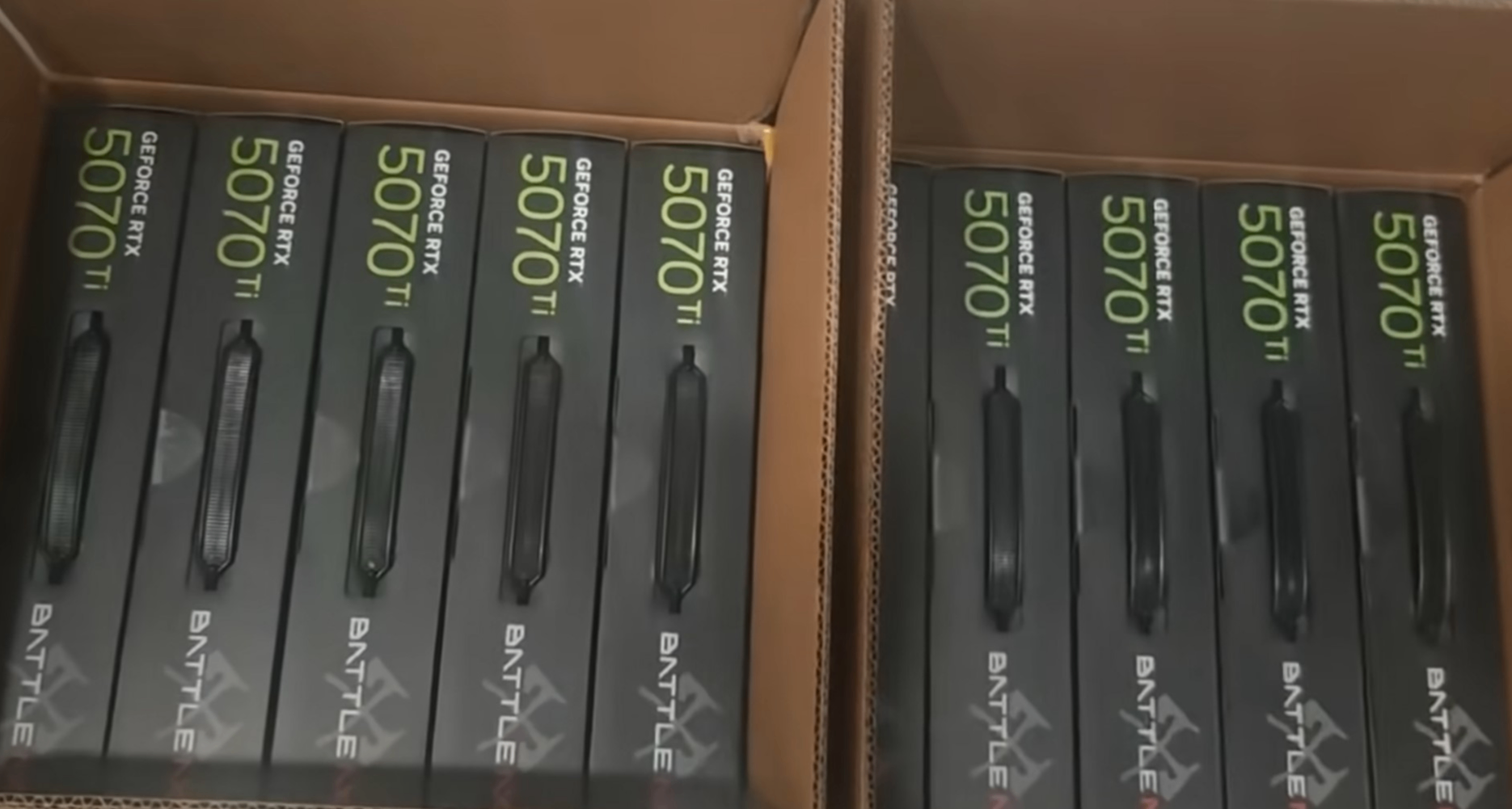 网友 购买5070ti玩【终末地】却收到了11张显卡？!