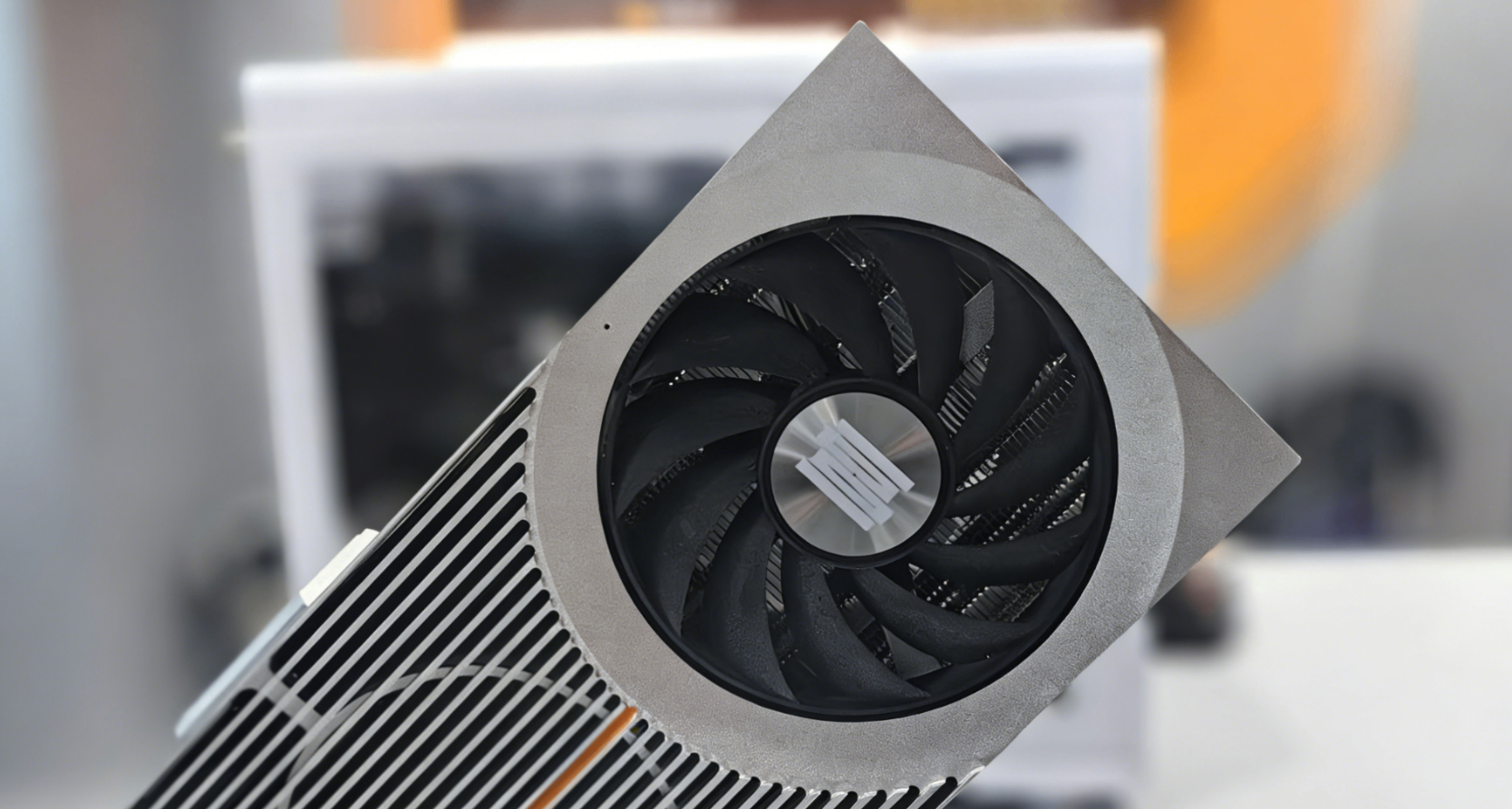 礪算首款國產顯卡現場體驗：《賽博朋克2077》流暢運行