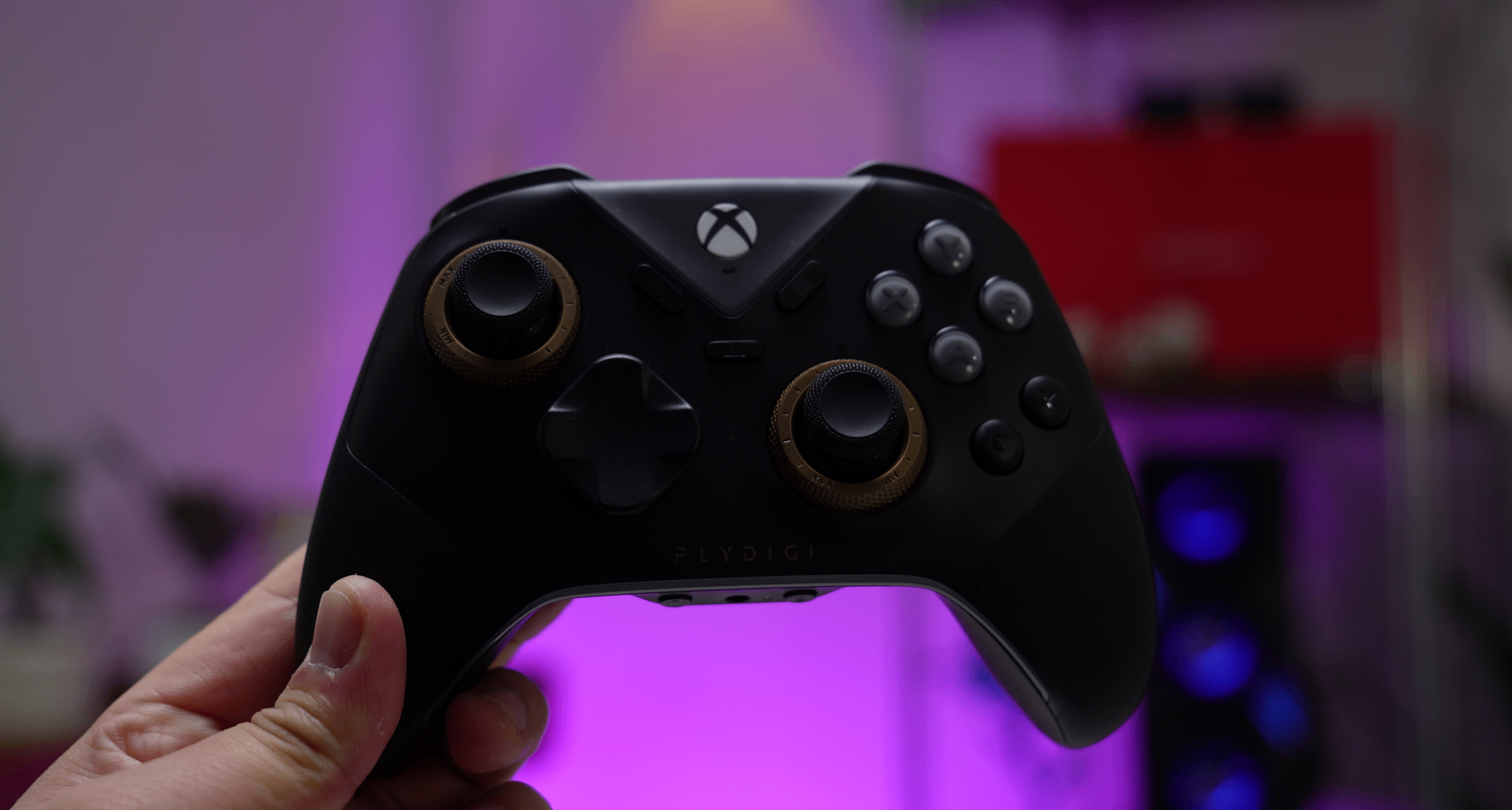 微軟終於點頭了！飛智第一款官方認證手柄，黑武士5S？