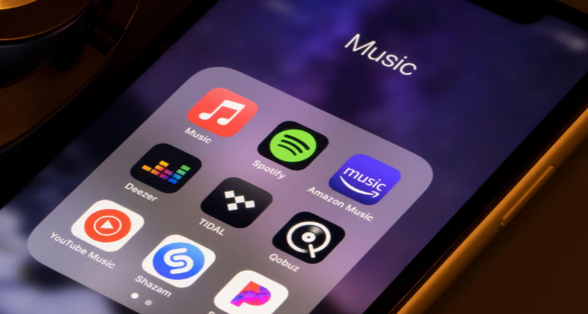 美國男子靠AI+殭屍粉狂薅千萬美金：史上首例AI音樂詐騙認罪！