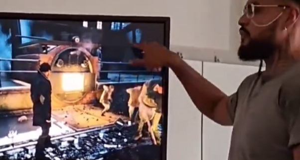 一位老师借助《刺客信条》来讲解历史，视频在网上走红