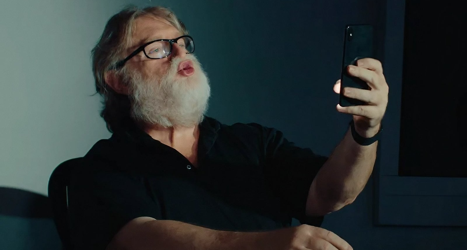 別家做平臺，只有Steam做了社區：G胖的遠見與進退