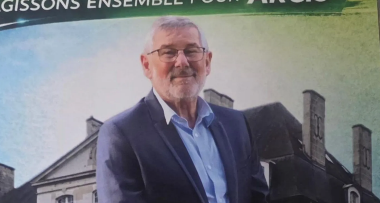 法国小镇现任市长与美术生同名，无奈称自己连任后，不会入侵波兰