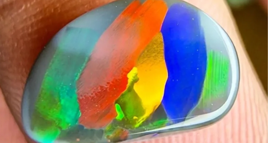 欧泊——指尖彩虹，掌上星河