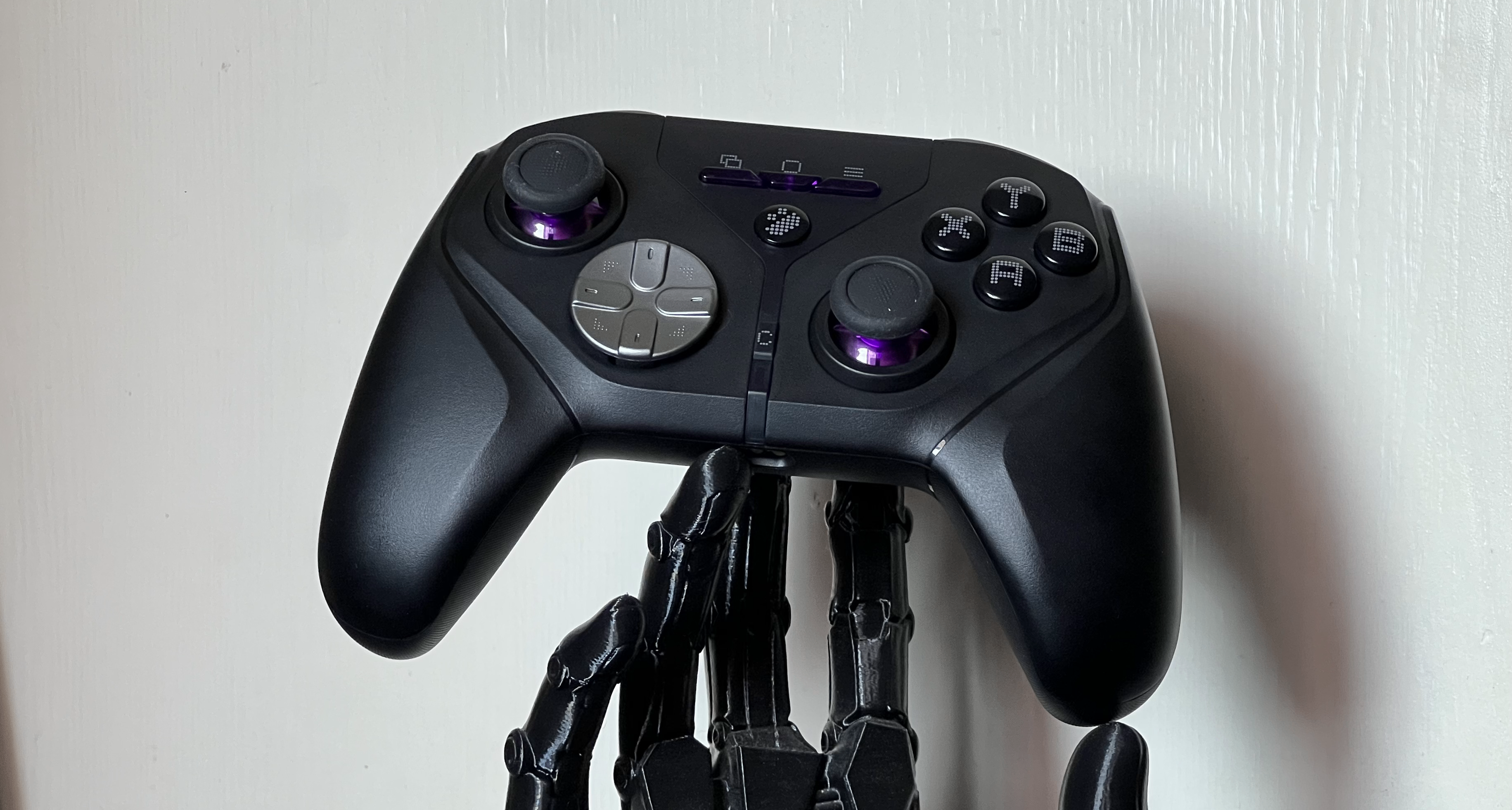 太捲了…僅百元，給TMR搖桿，給微動按鍵，還帶充電底座的手柄？