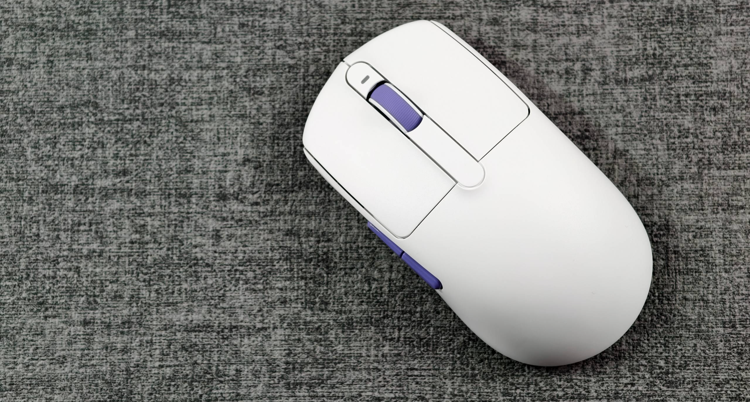 越轻越好？39g不打孔的轻量化鼠标到底有什么优势？