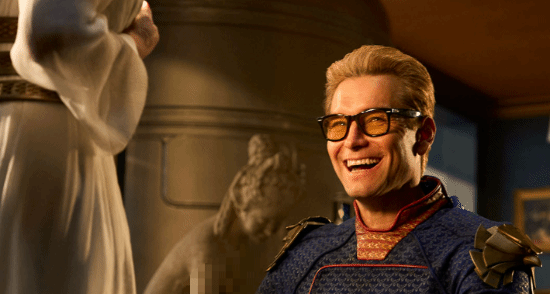 《黑袍纠察队》全新剧照：阿祖笑的合不拢嘴！！