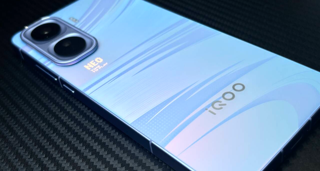 兩千價位能上2K144Hz雙芯片？硬件拉滿的iQOO Neo11表現又如何？