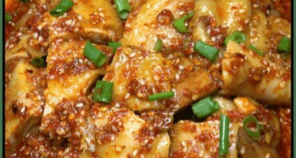 成都403元涼拌土雞，老闆加 20 多勺糖堆成山引熱議