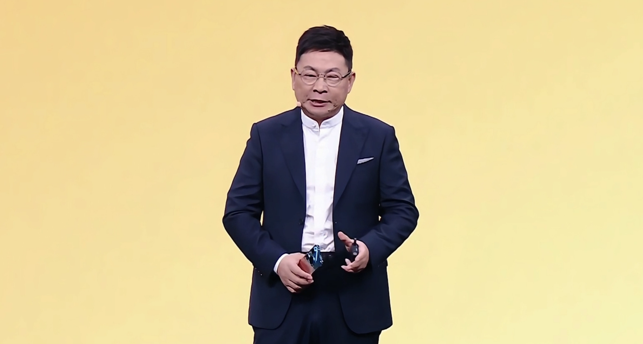 余承东：友商无长焦微距能力，友商是粮厂还是水果？