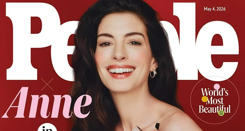 安妮・海瑟薇獲評《人物》2026 全球最美明星，登雜誌 5 月刊封面