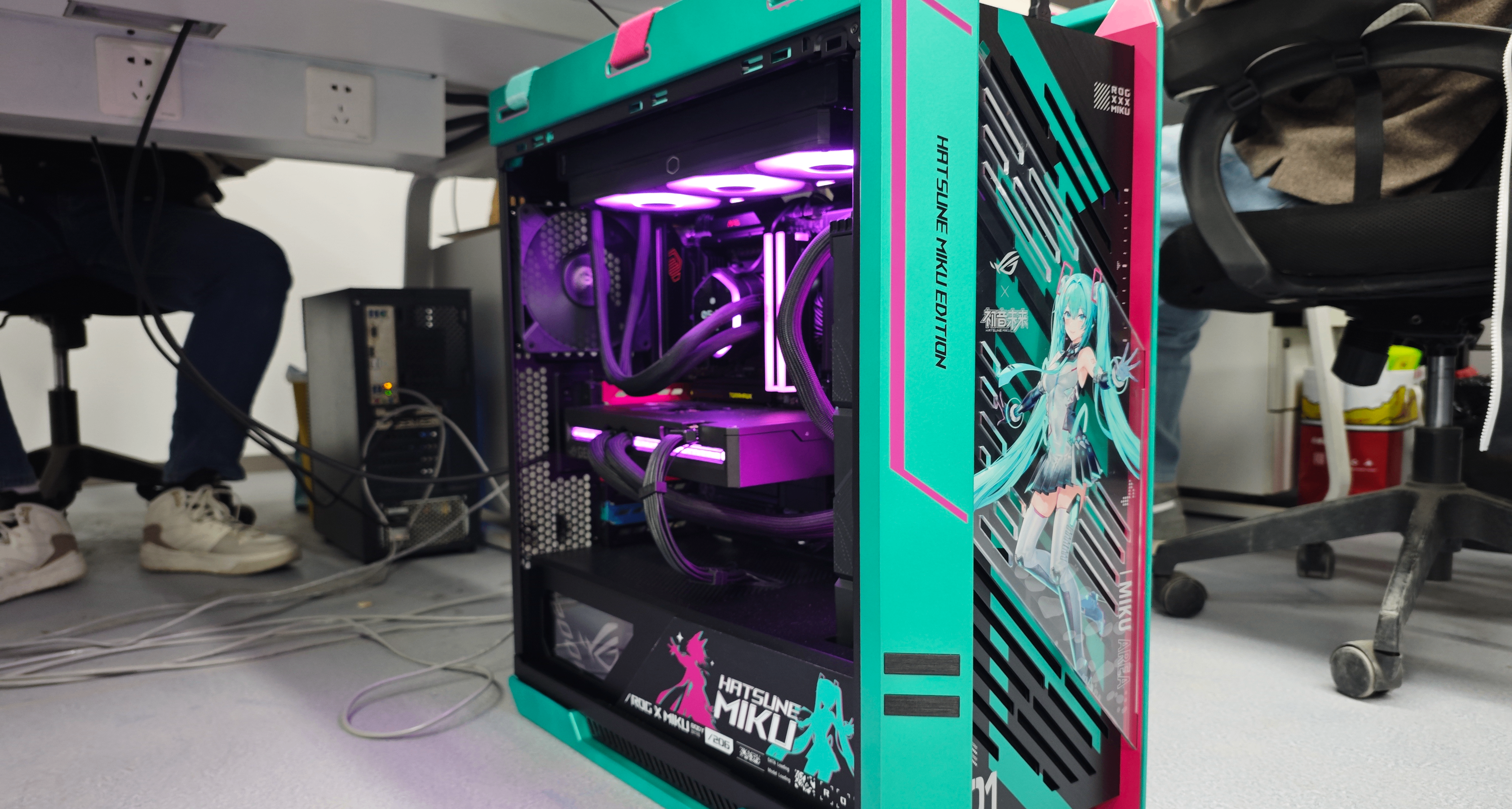 贫民窟的水夜神5090！初音未来GX601S装机分享