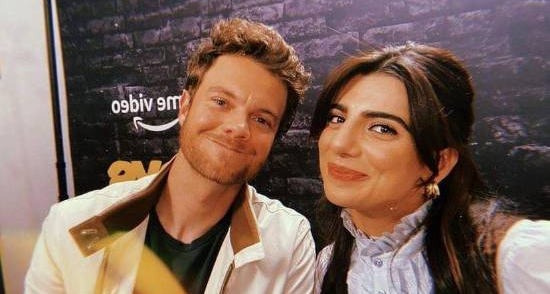 《黑袍糾察隊》演員休伊和 “爆頭女” 完婚！！oi 俠到場祝賀！