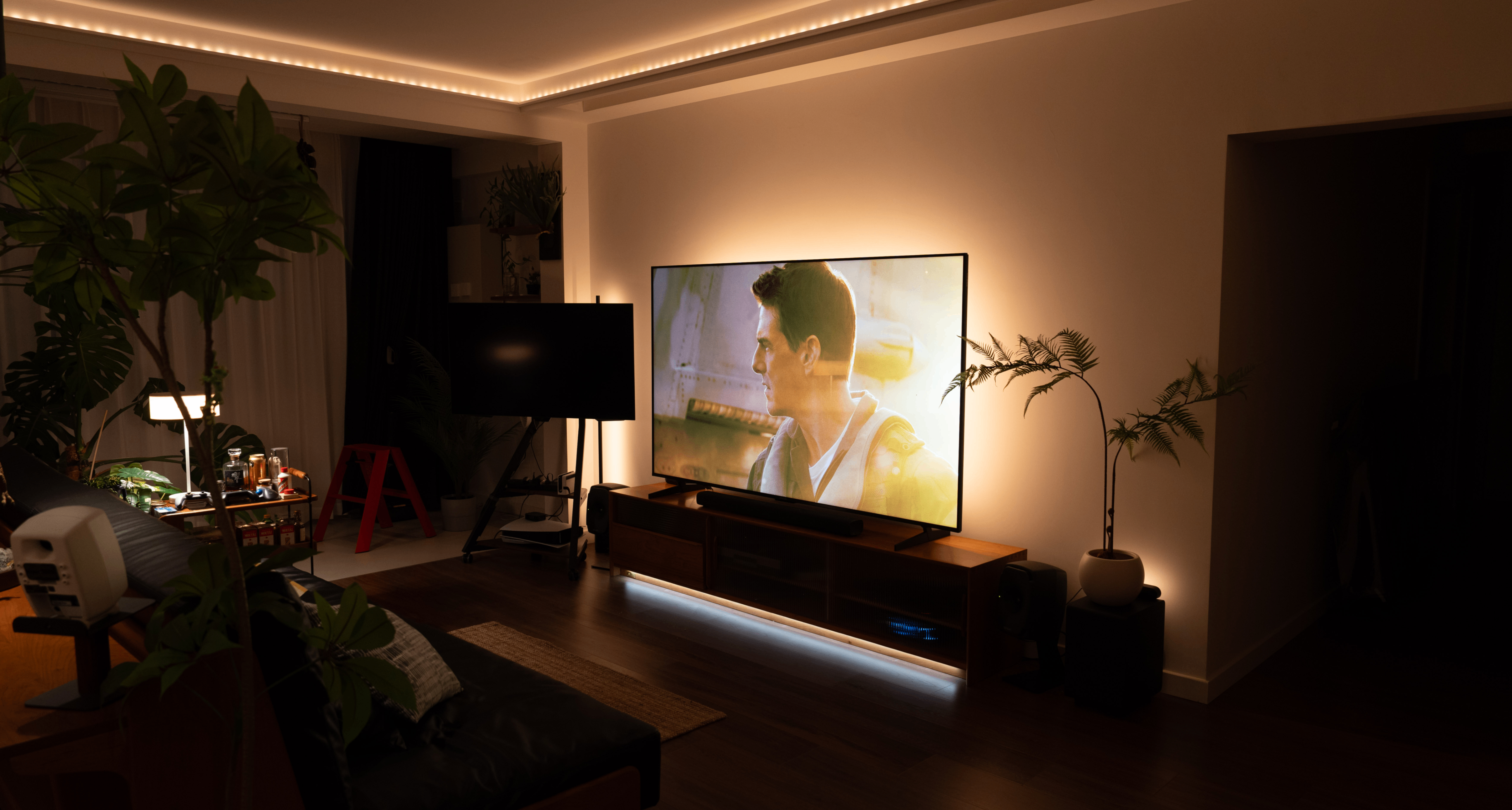 SQD-MiniLED真比OLED差不了多少｜附帶雷鳥鶴7 26款調教方法