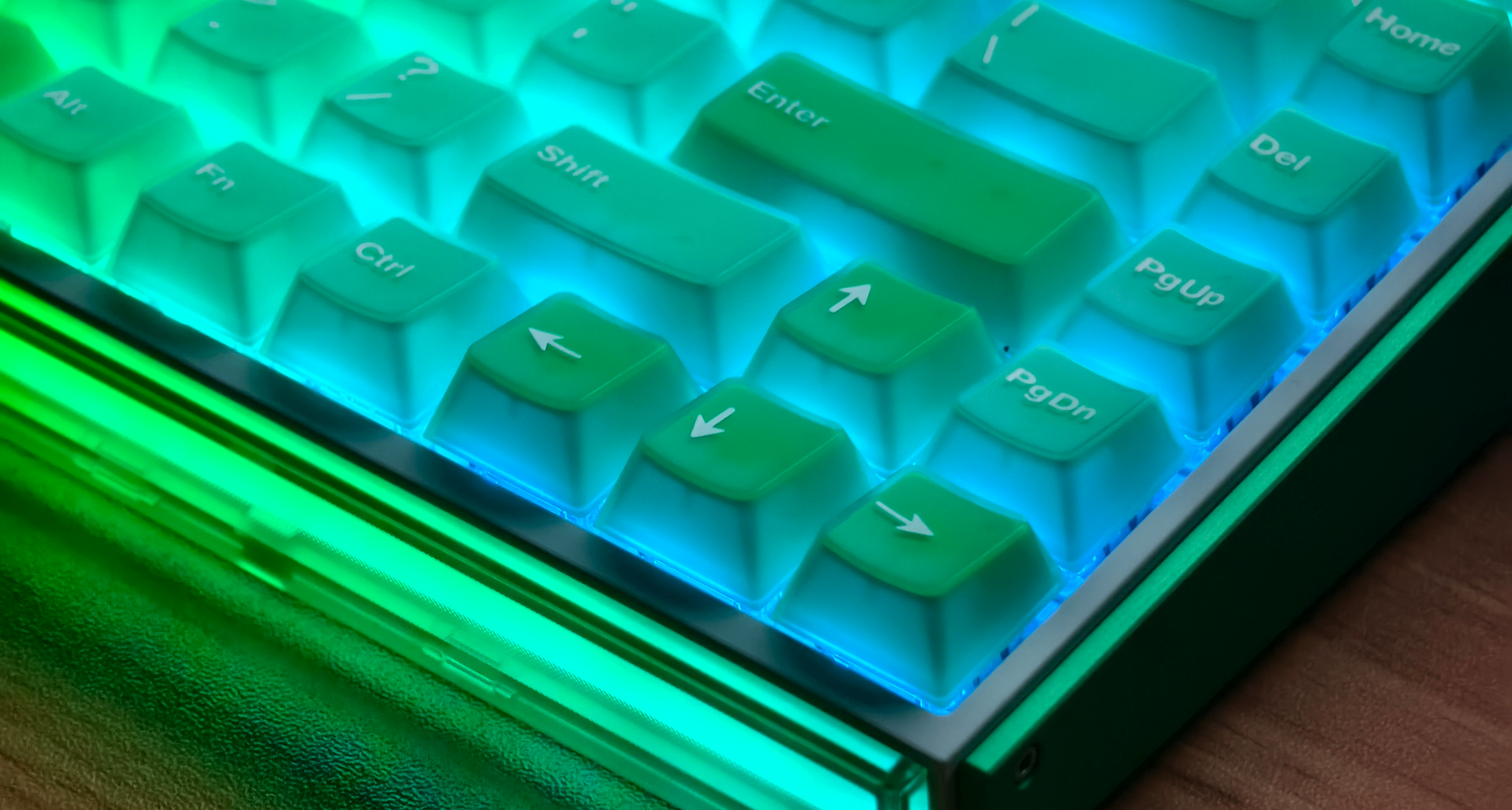 我去，怎麼夏天還沒到，鍵盤先綠了