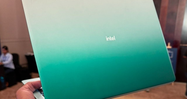 Intel公版机曝光！全铝机身硬刚MacBook Neo，入门笔记本市场变天