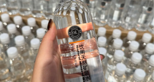 胖东来 18 元一箱瓶装矿泉水遭哄抢，单瓶价格仅 1.2 元