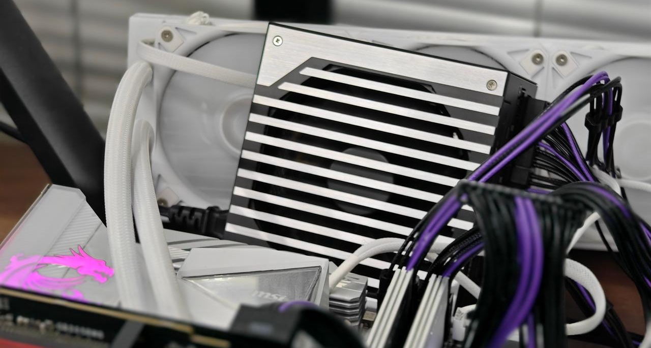 549塊的850W金牌，居然給了全日系電容和壓紋線|金河田N G Ultra