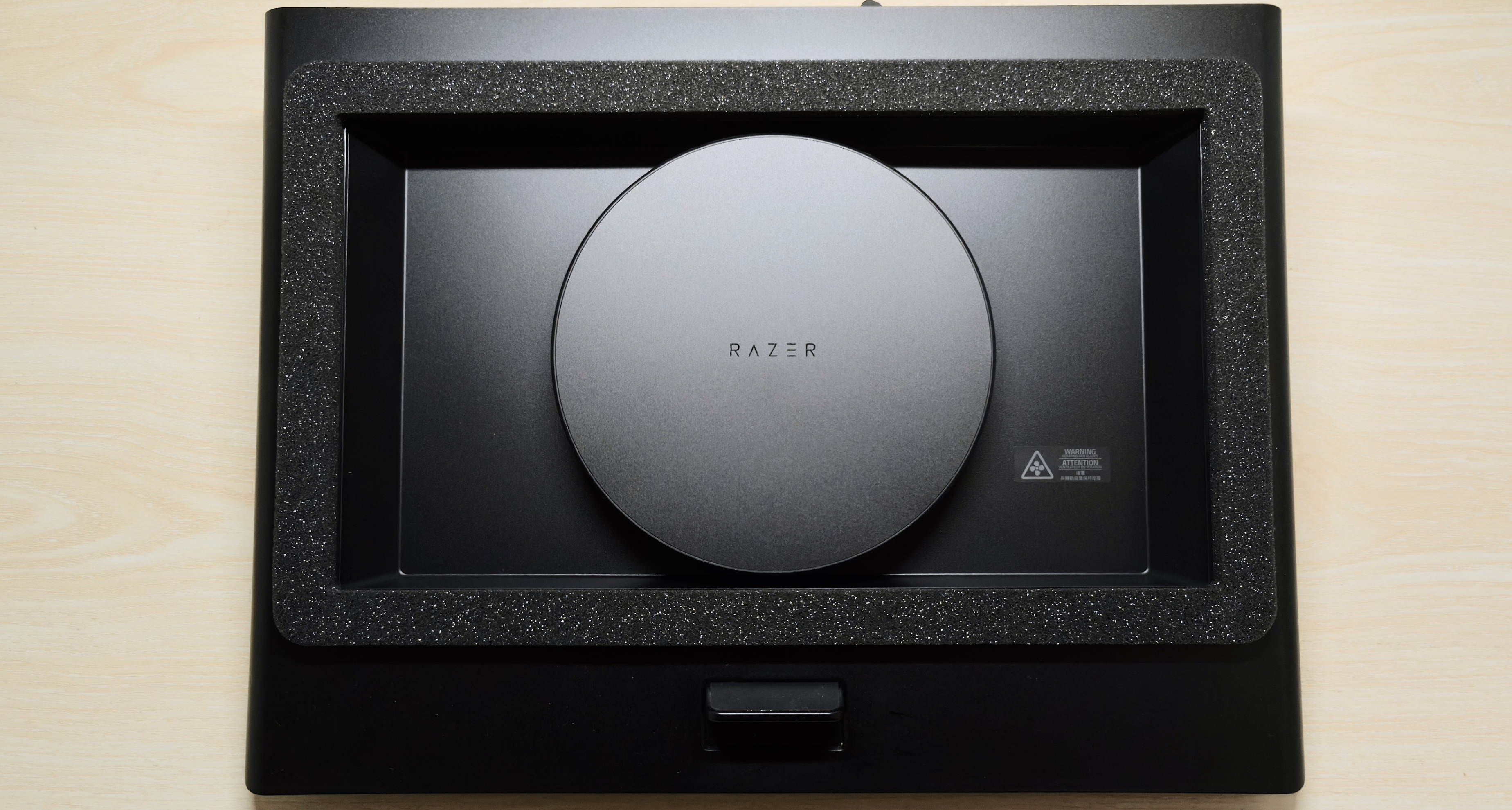 999 元的散热支架？雷蛇这次是真疯了