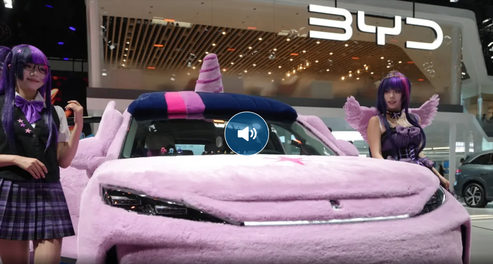 保時捷研發總監跑去byd展臺開會