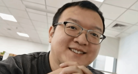 别说策划不玩游戏了，“宫崎英高”直播打魂游了！