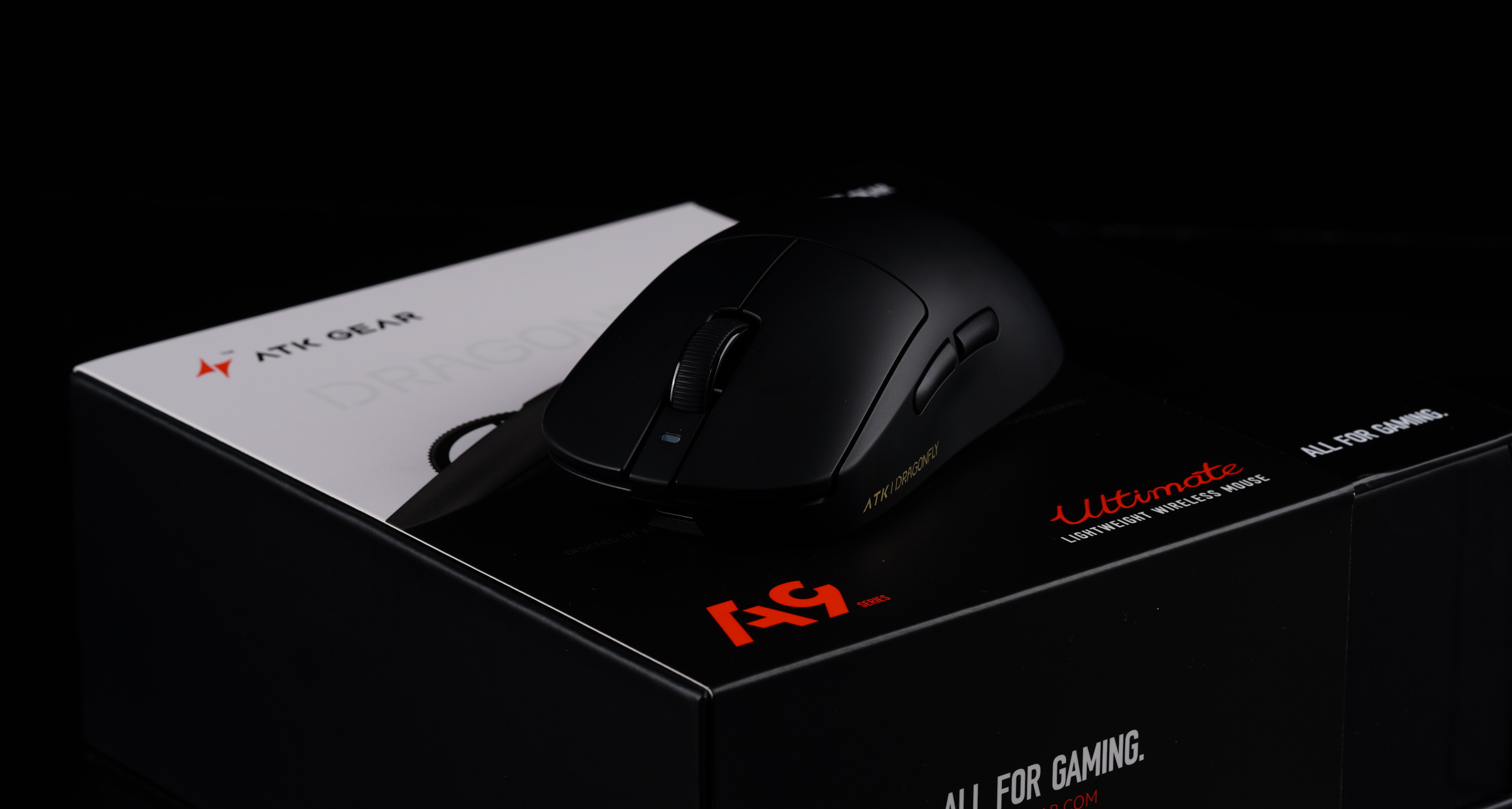 三百元內手感性能雙一流的電競鼠——ATK 蜻蜓A9 大師版