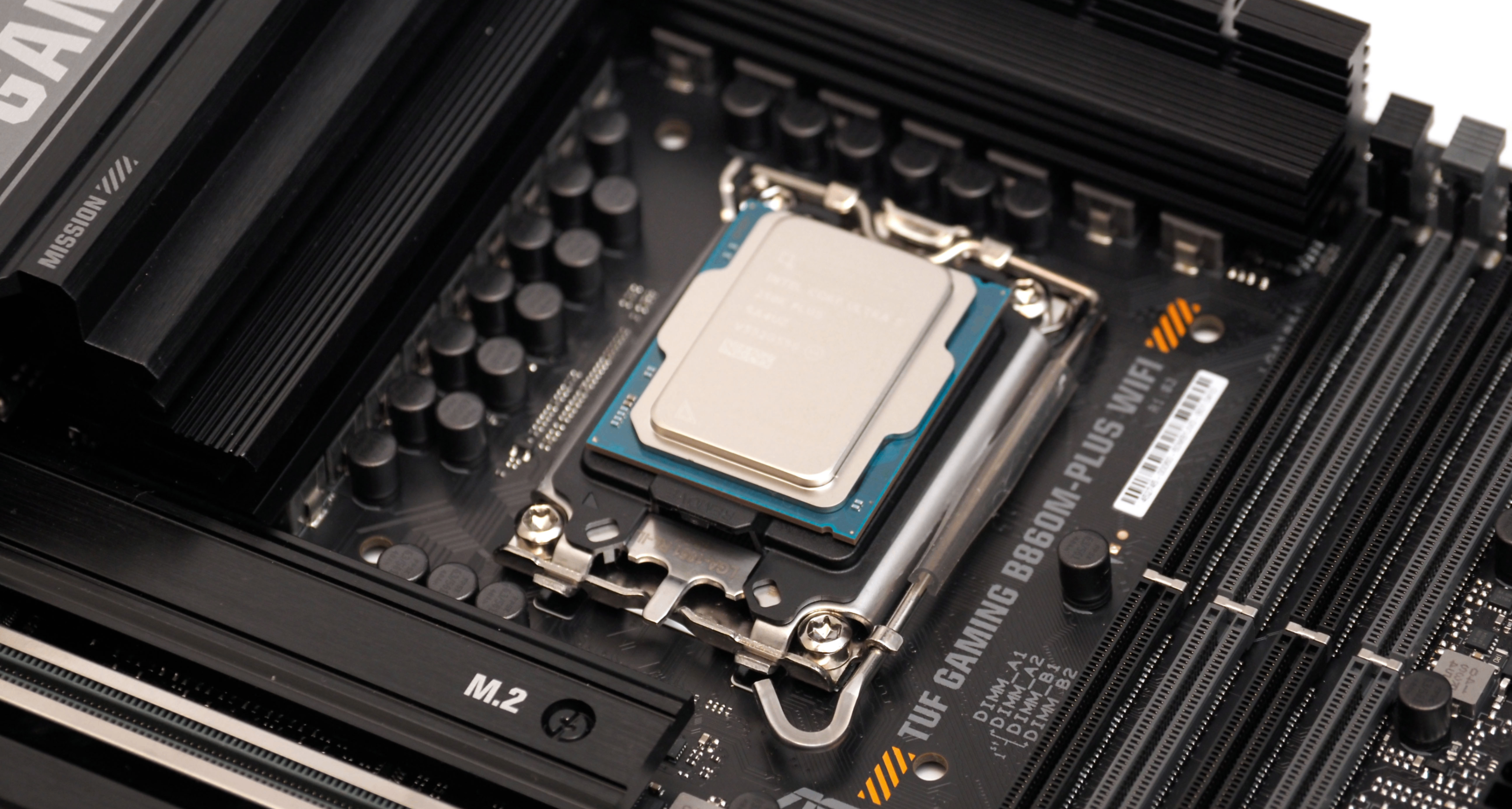 一根內存打網遊夠嗎？板U套選Intel 250K還是AMD銳龍9600X？
