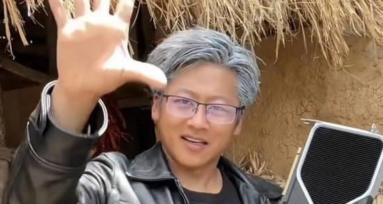 听人劝，吃饱饭，小伙听劝模仿黄仁勋爆火