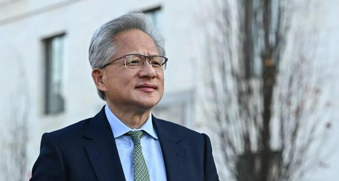 63岁黄仁勋：我在中国式父母眼中永远是孩子，父母用批评表现爱