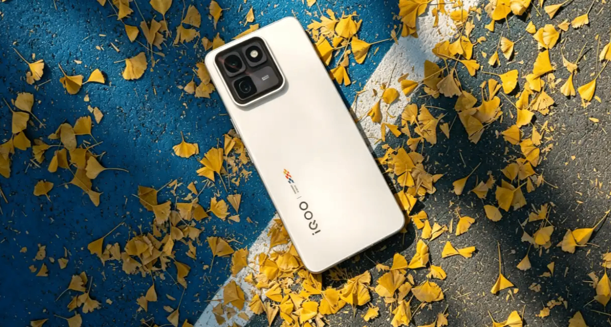高幀、低溫、長續航：iQOO 15T的遊戲體驗到底有多穩？