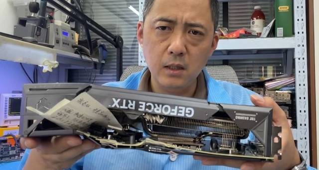 家暴新方式？人妻鐵錘怒砸RTX 4070 SUPER，張哥“搬板”奇蹟救活