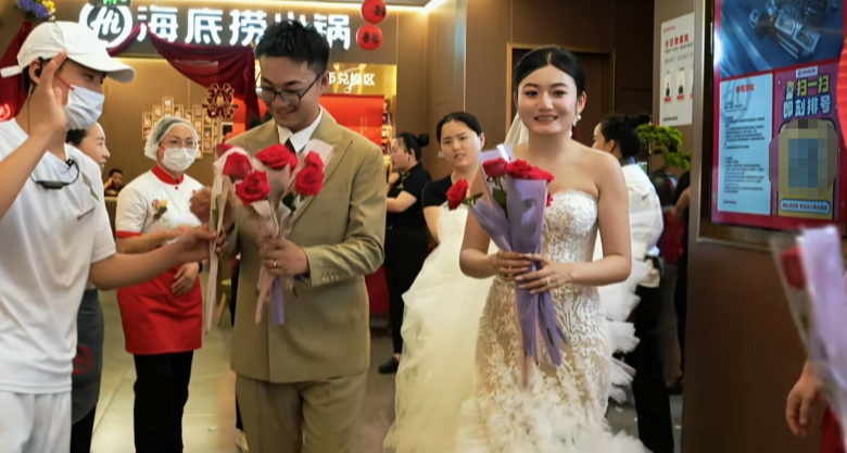 海底撈門店回應新人辦 30 桌婚宴：集體加班佈置，想給人家辦好