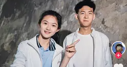 頭髮染黃只是他的保護色