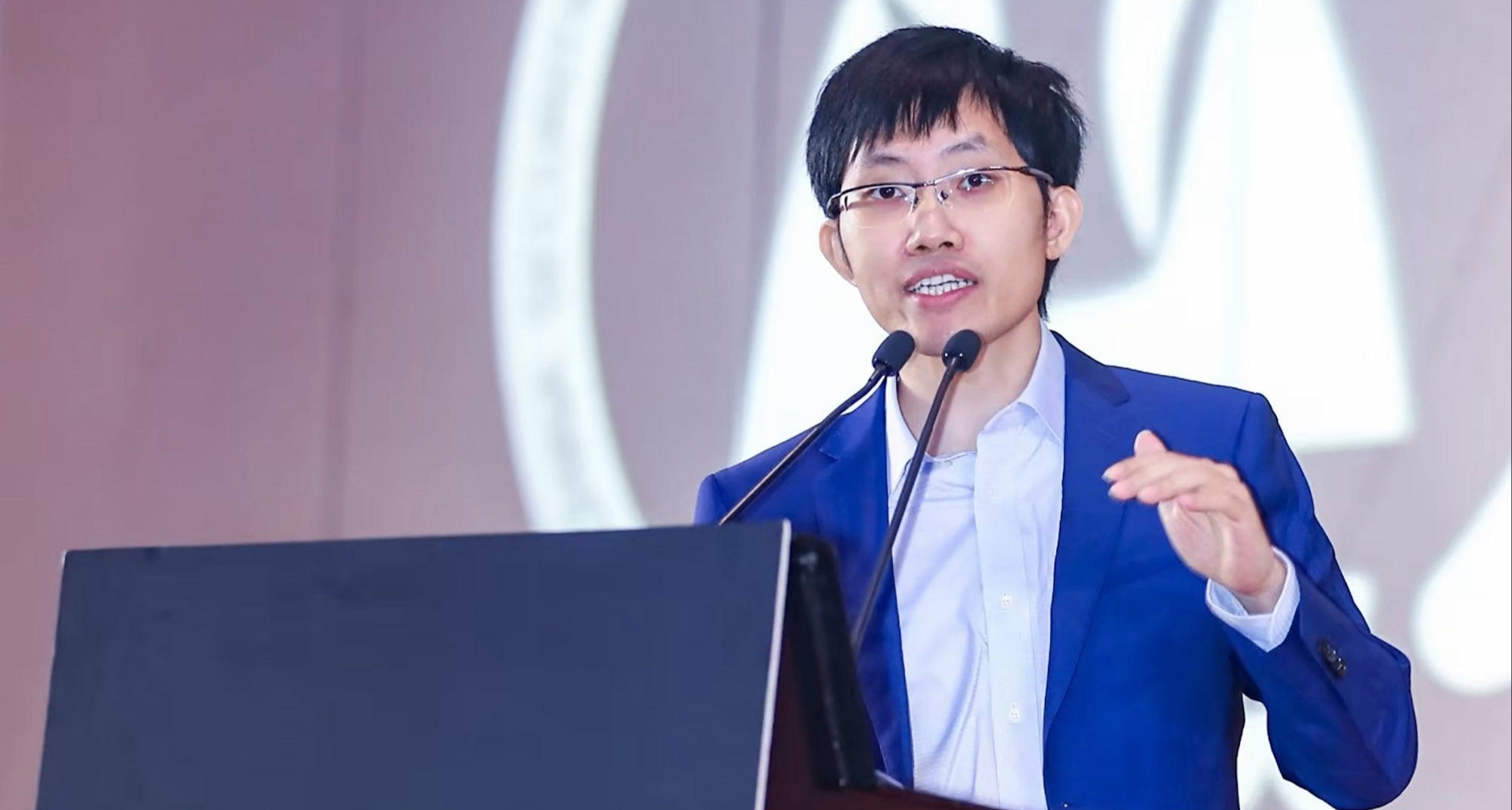 DeepSeek創始人梁文鋒成 AI 公司新首富，身價360 億美元