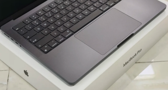 神提問：爲什麼MacBook Pro不給光驅和 VGA 接口？