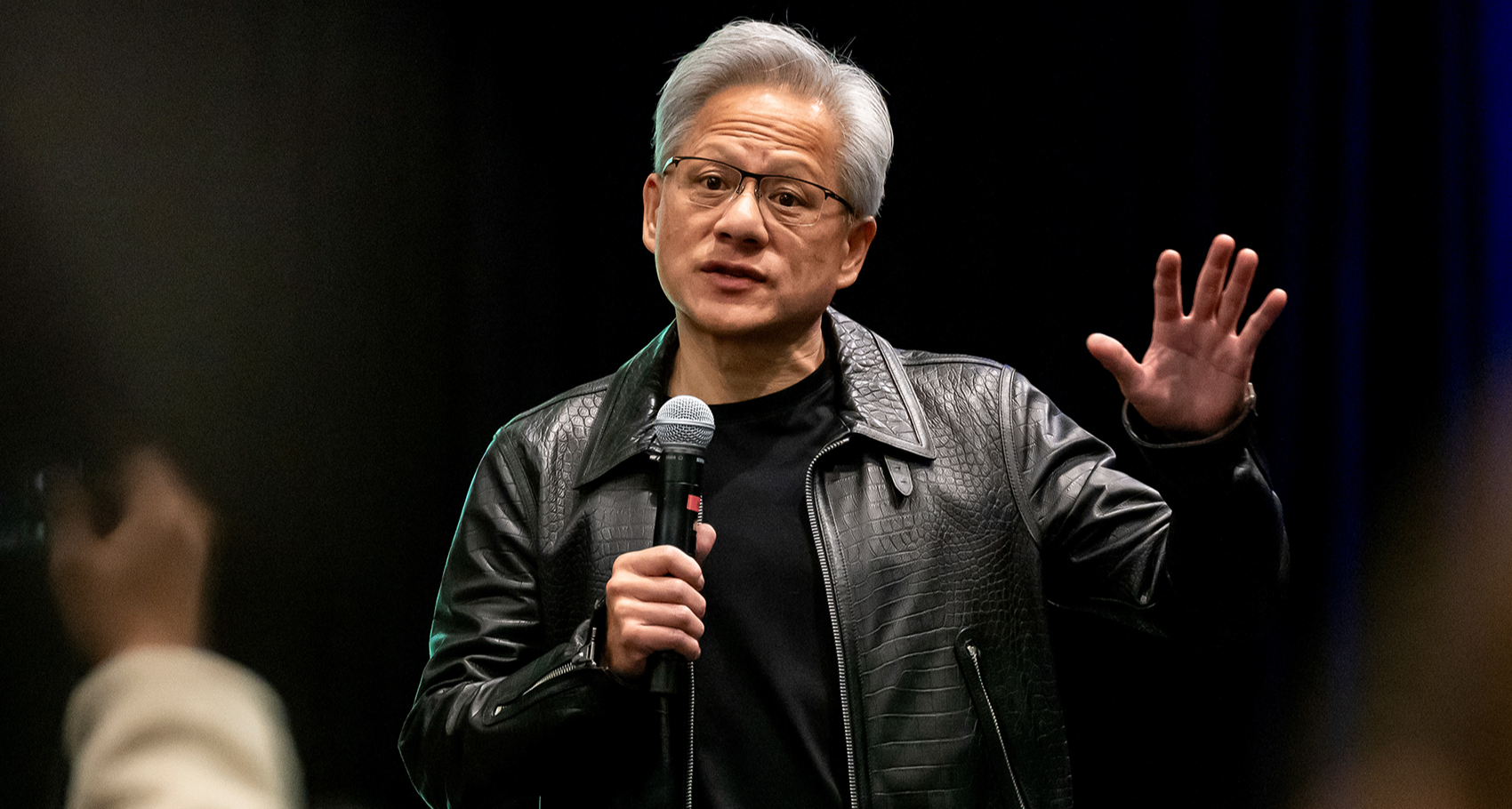 英伟达CEO黄仁勋开通X（推特）账号，首篇帖子分享开源模型重要性