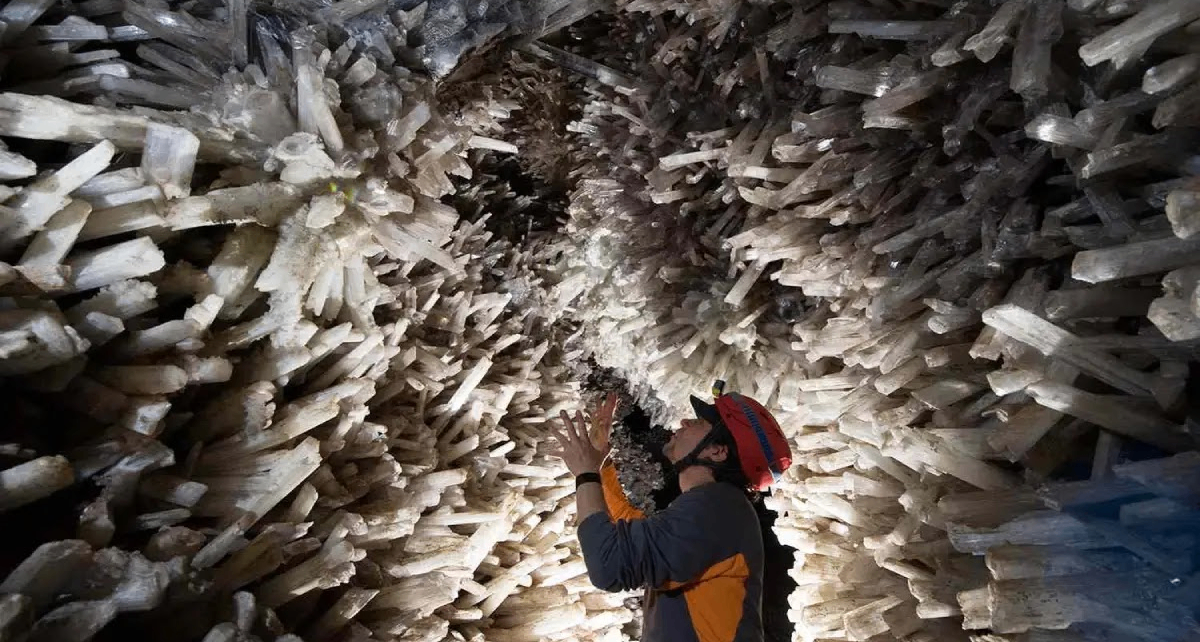 地下300米致命水晶宫殿！人类最多待10分钟，如今已永久沉入水底