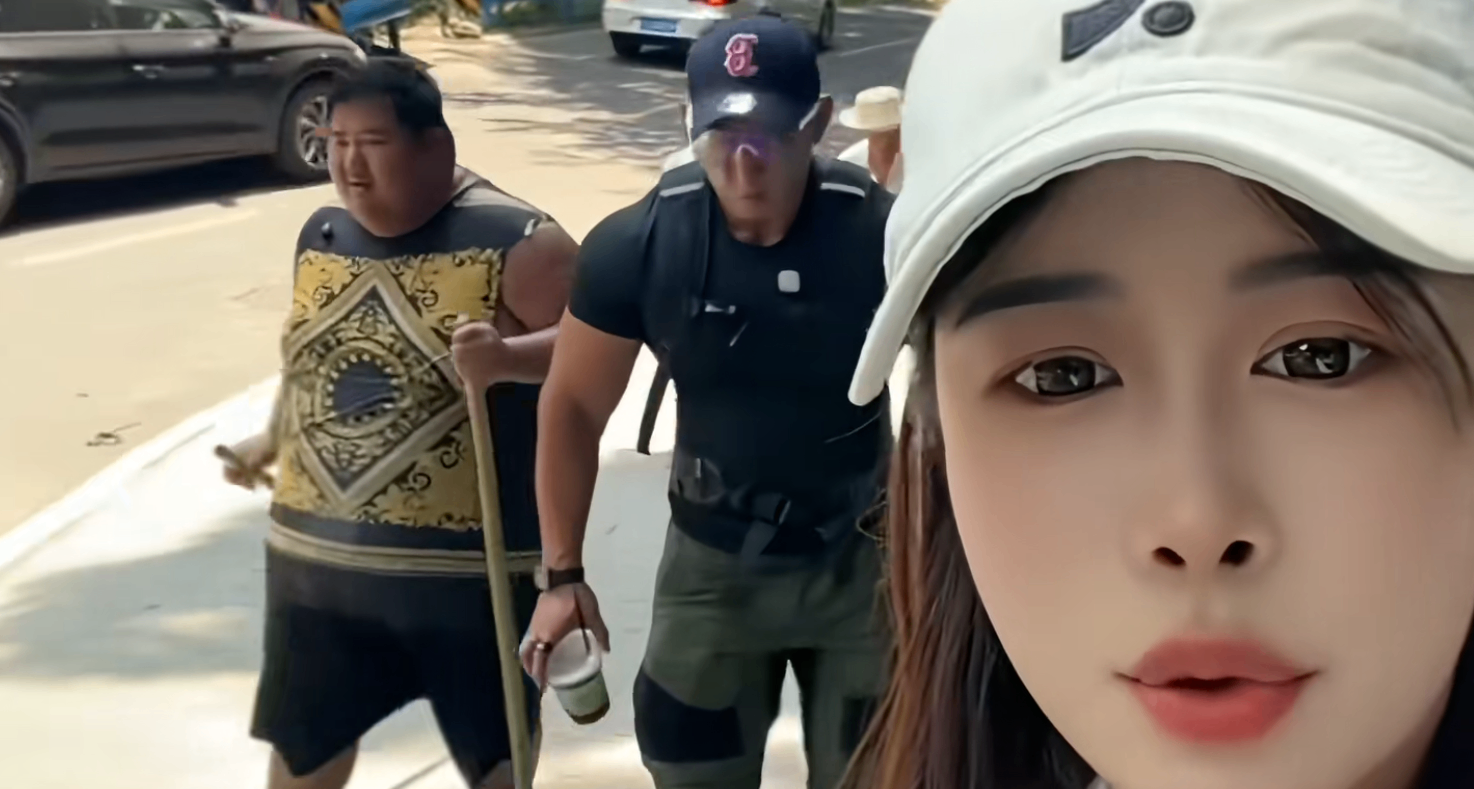 300斤良子爬峨眉山暈倒！救醒後報平安：還差一公里就到但是缺氧了