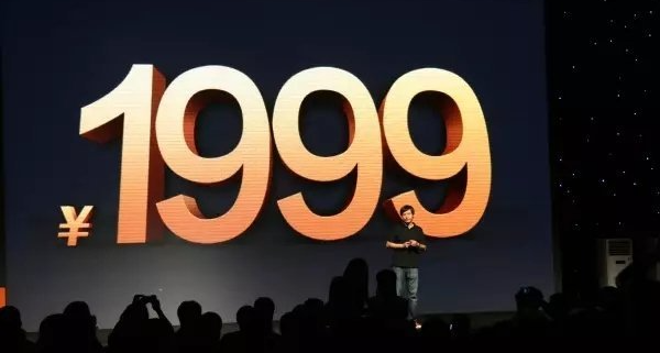 小米手機15歲生日！從1999元到全球第二，雷軍曬出15年前的現場照