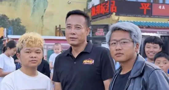 世纪会晤！山寨版马云黄仁勋马斯克线下合框走红