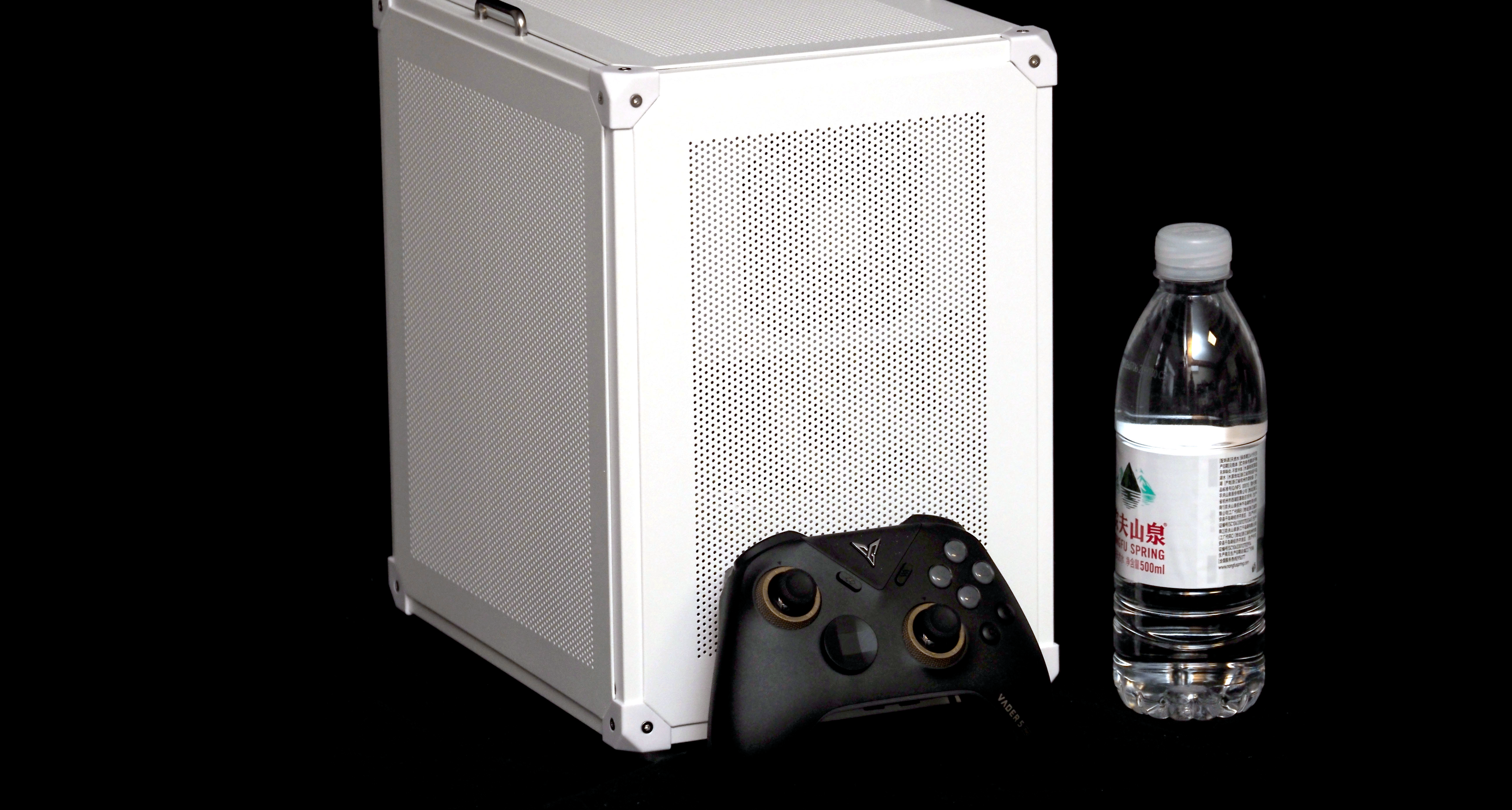 打造自己的更強Steam Machine！銳龍96X+迷你吹雪+9060XT純白裝機