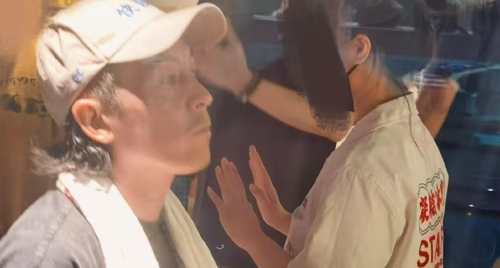 见到陈冠希了 但是怎么越来越像赵本山…