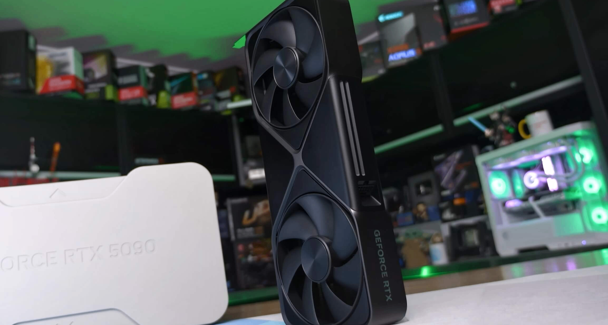 RTX 5090从4K提升到6K分辨率时，《赛博朋克2077》的帧数损失一半