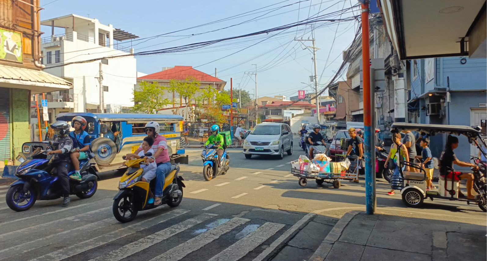 帶大家看一下我居住的地方：菲律賓的奎松市。