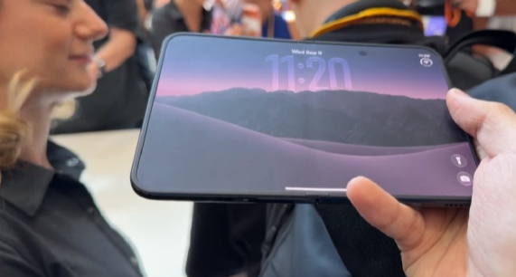 正面开团！三星嘲讽苹果iPhoneDuo：不过如此，都见过