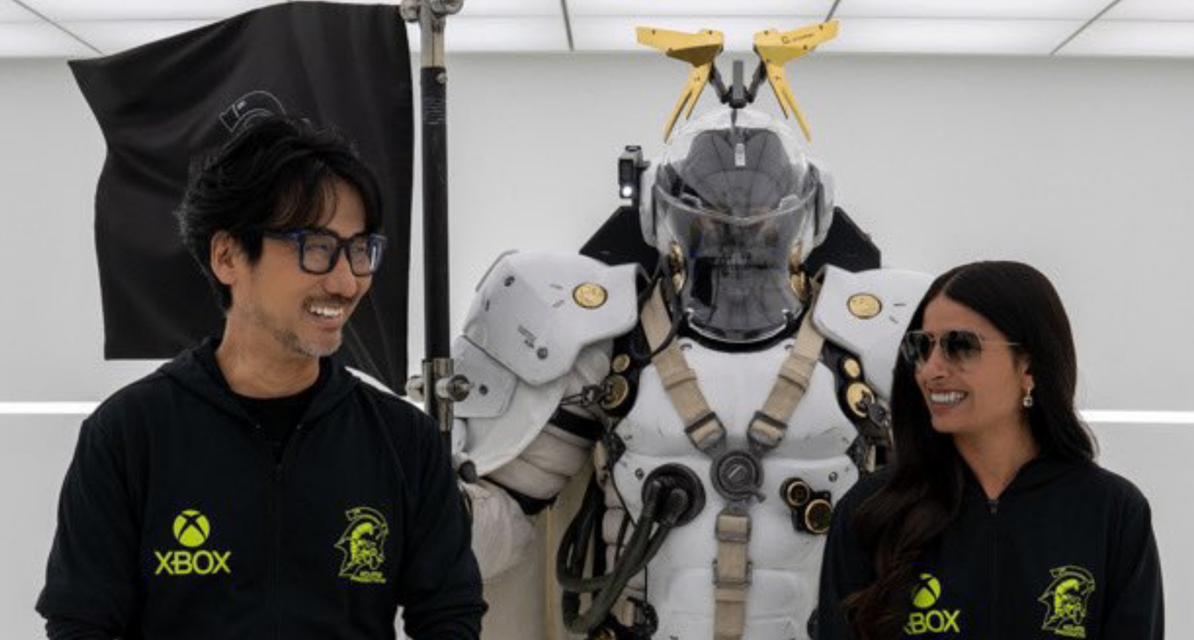 小島秀夫發佈了自己與XBOX現任CEO合照！達成合作雙方甚開心！