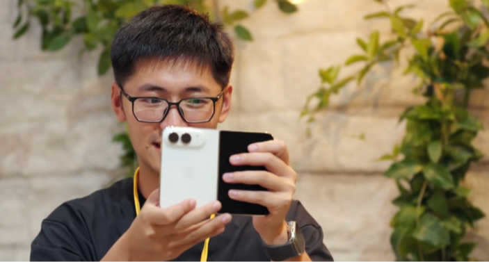 Tim 吐槽 iPhoneDuo 錄視頻發熱嚴重：一邊很涼，一邊可以煎雞蛋